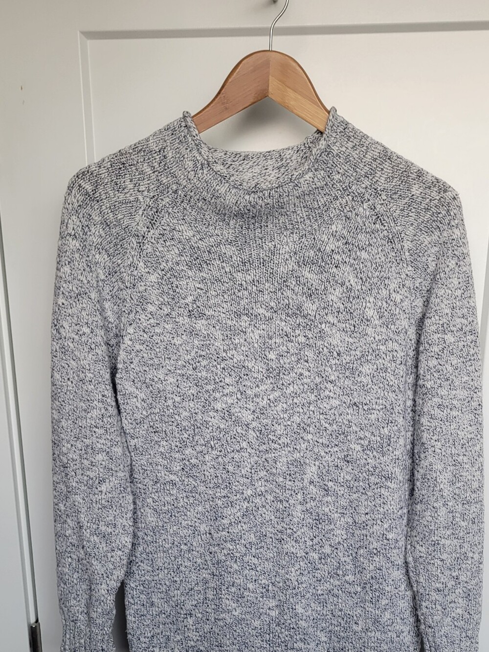 L.L BEAN Women's Marled Gray Crewneck Sweater. SIZE MP